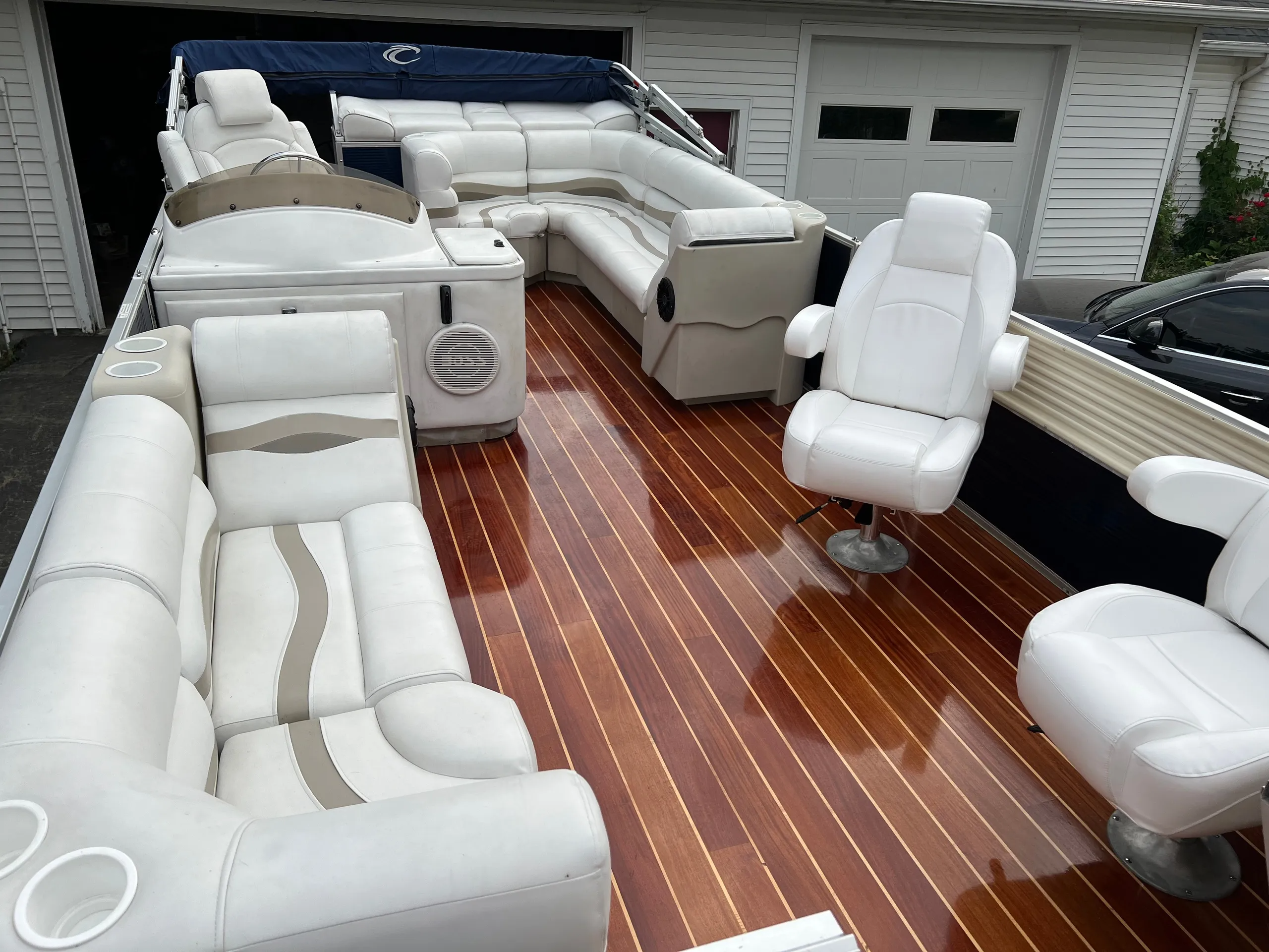 imageye___-_Luxury-Pontoon-Private-Charter-image-1