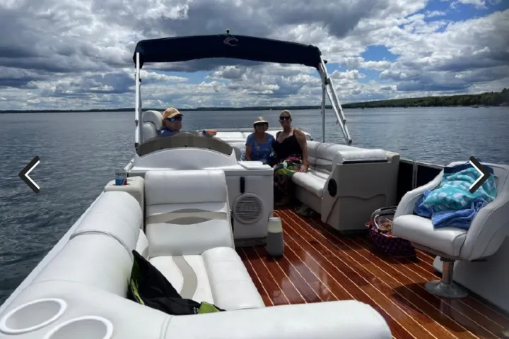 imageye___-_Luxury-Pontoon-Private-Charter-image-2