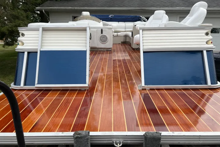 imageye___-_Luxury-Pontoon-Private-Charter-image-4